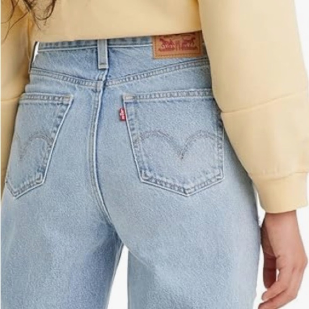 Levi's HighWaisted Mom Jeans Sz 31 Distressed Straight Jeans with Classic Style - Picture 11 of 11